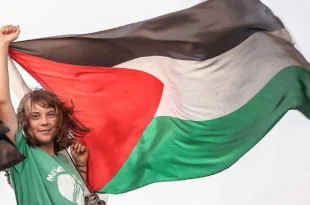 الناشطة غريتا ثونبرغ : معاملة قاسية أثناء اعتقالها بإسرائيل